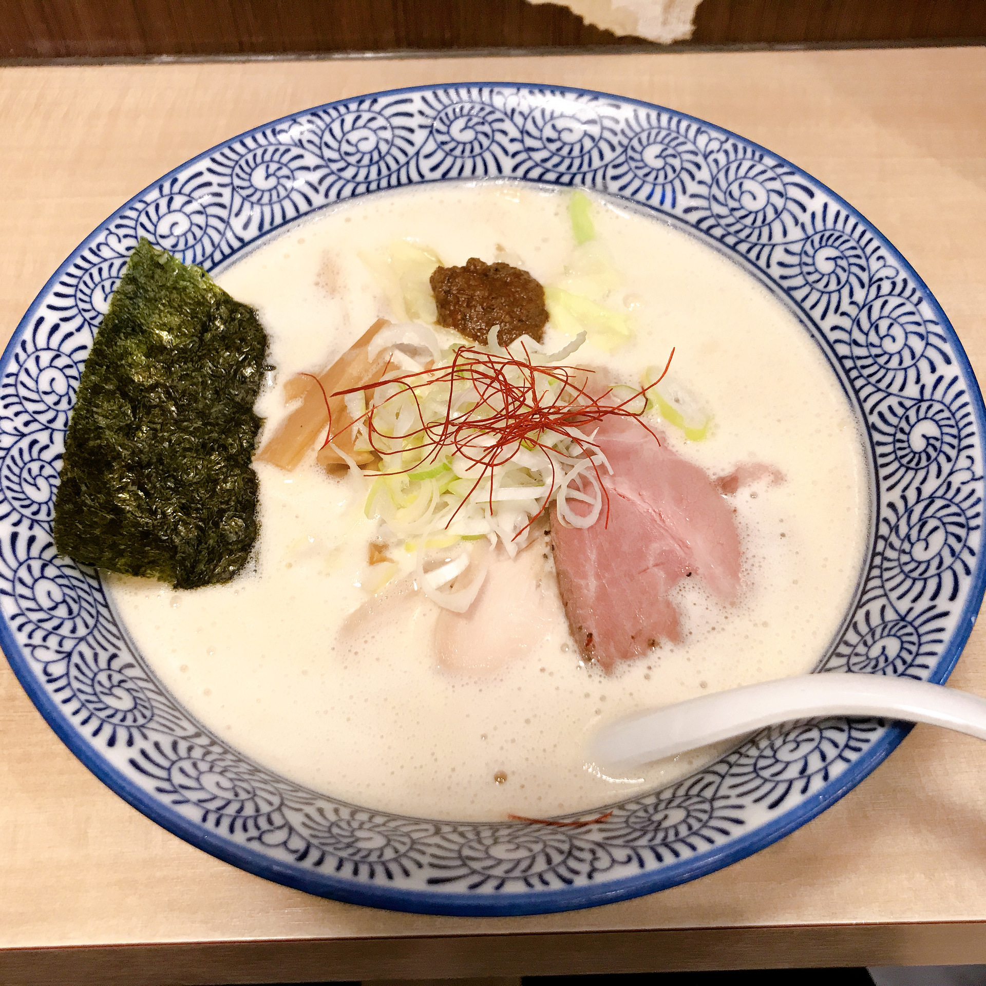 ファッションモデルもびっくりなカプチーノラーメン 味も見た目も美しい四谷三丁目駅にあるラーメン屋 一學 橋岡克仁のラーメン巡り日記